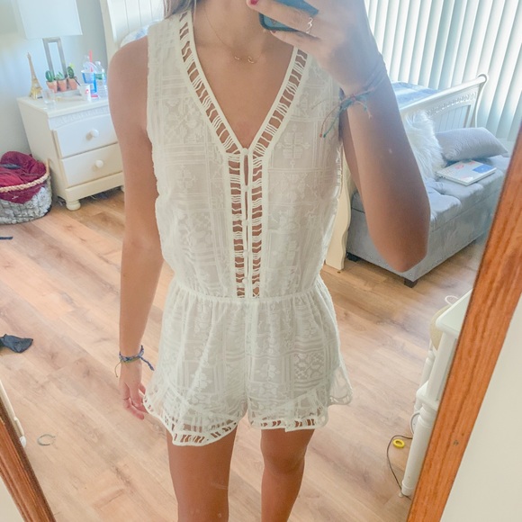 Adorable white romper - Picture 6 of 9